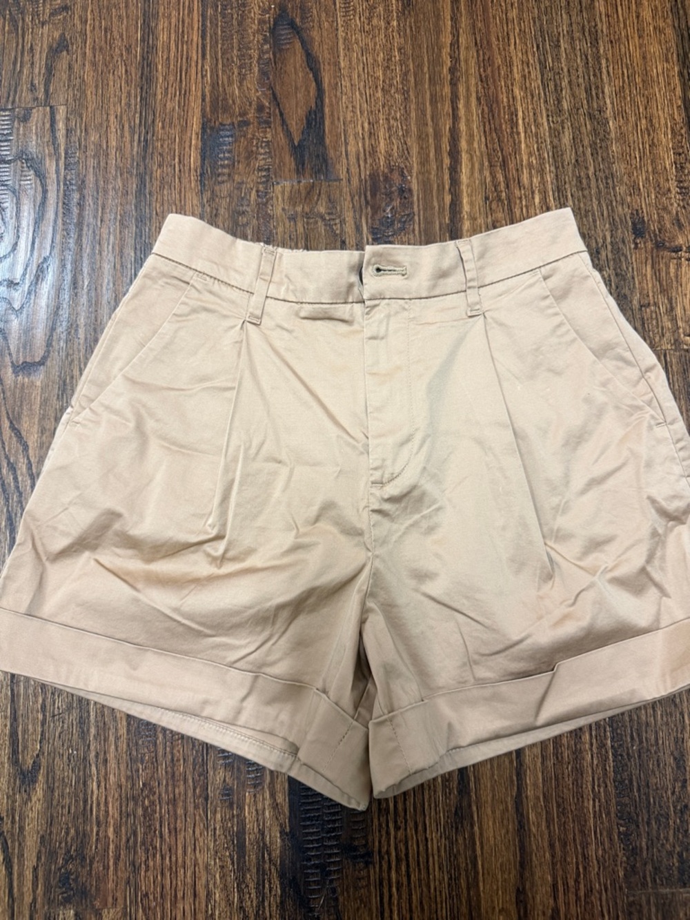 Vineyard Vines Beige Pleated High-Waist Bermuda Shorts